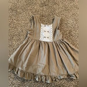 Flowy cotton dress with lace detail
